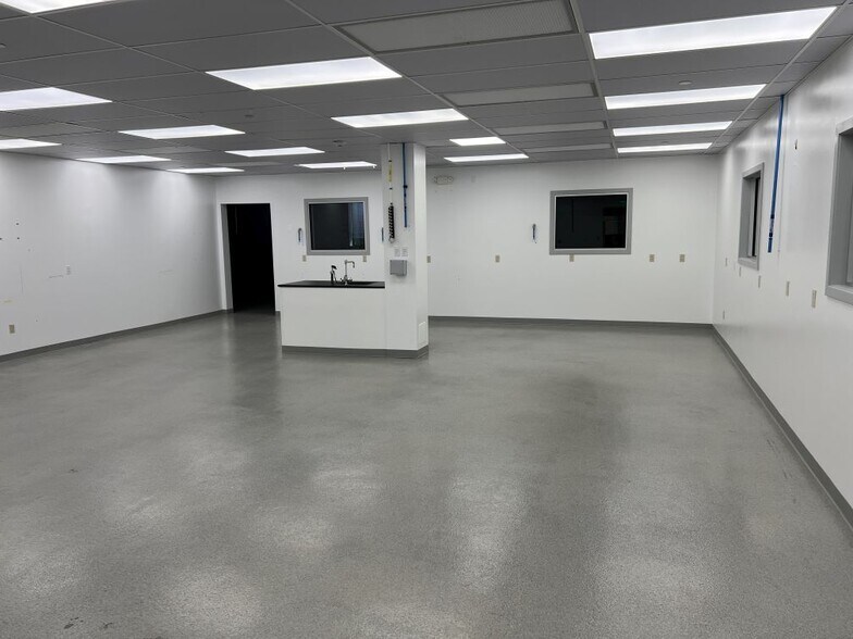 More Photos Of 16 Commercial St, Branford Research And Development For Lease