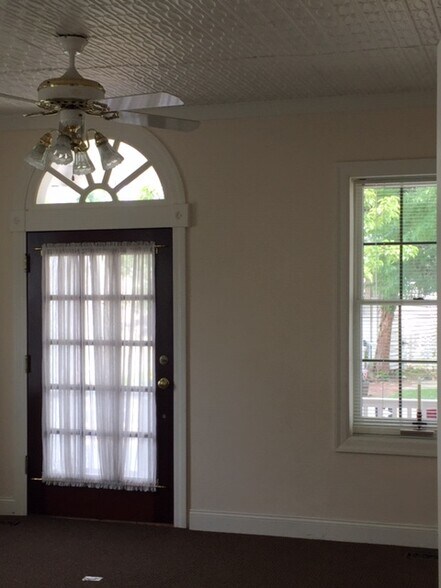 More Photos Of 56 Main St, Southampton Office For Lease