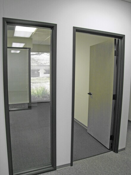 More Photos Of 5570 Skylane Blvd, Santa Rosa Office For Sale