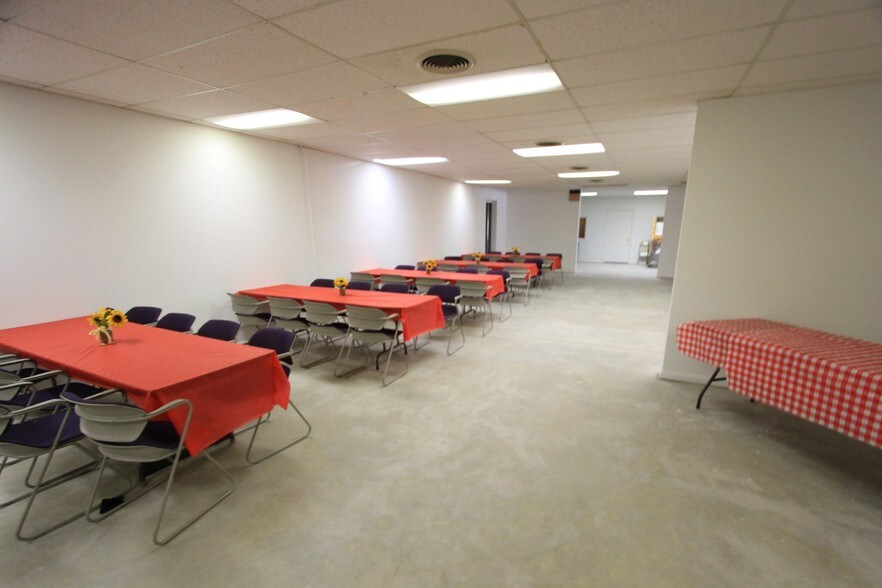 More Photos Of 108 SE 6th St, Abilene Specialty For Sale