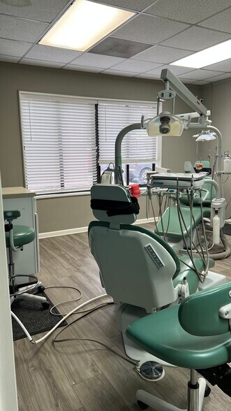 More Photos Of 3707 Latrobe Dr, Charlotte Office For Sale