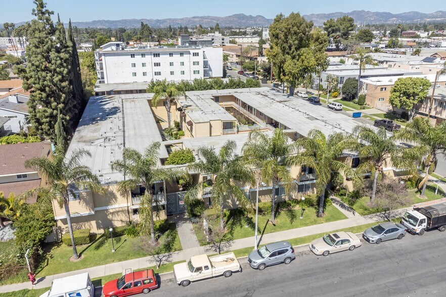 More Photos Of 8523 Etiwanda Ave, Northridge Apartments For Sale