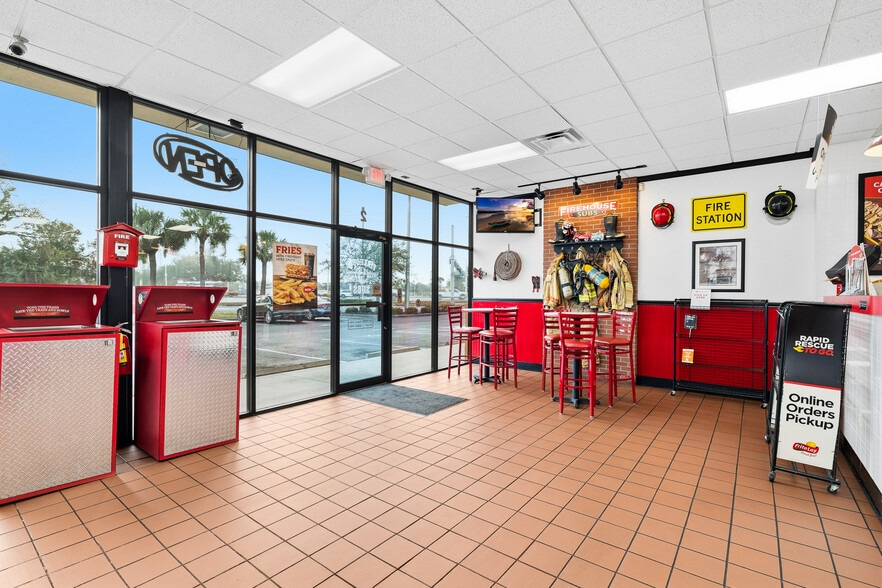More Photos Of 18500 Veterans Blvd, Port Charlotte General Retail For Sale