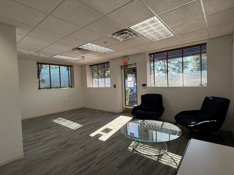 More Photos Of 276 East Bay St, Charleston Storefront Retail Office For Lease