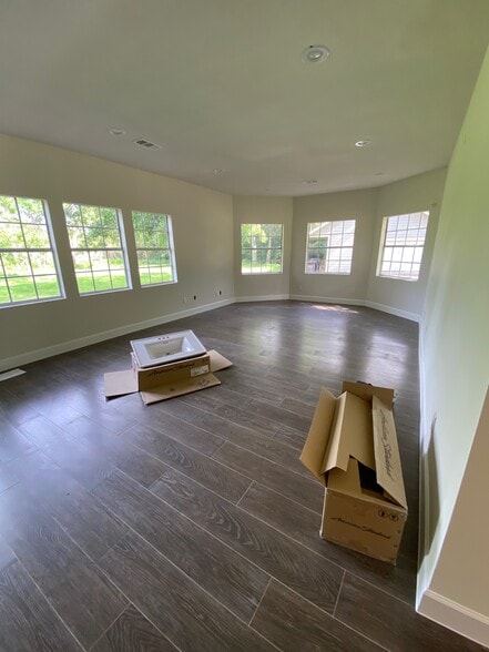 More Photos Of 33210 Magnolia Cir, Magnolia Office For Sale