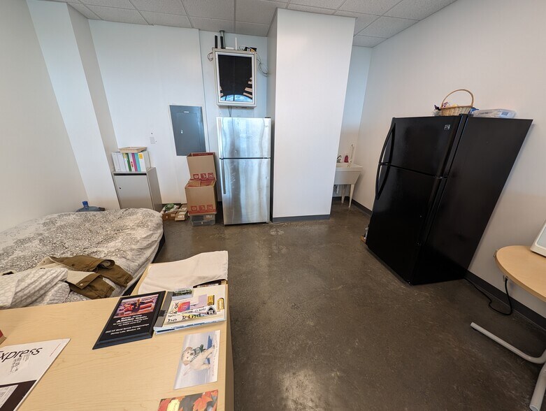 More Photos Of 94-1042 Ka Uka Blvd, Waipahu Storefront Retail Office For Lease