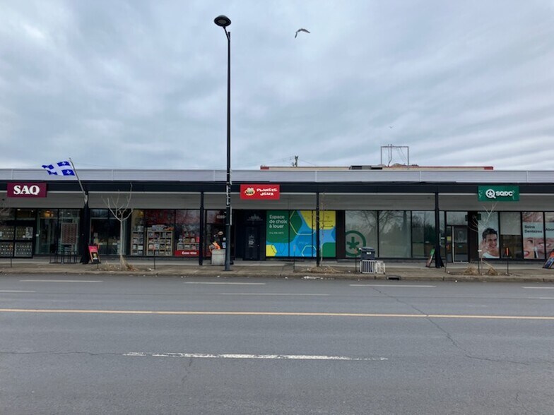 Primary Photo Of 8235-8355 Rue Notre-Dame E, Montréal General Retail For Lease