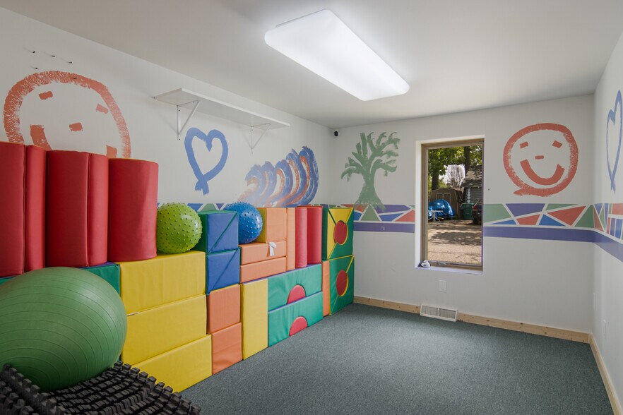 More Photos Of 1070 W Houghton Lake Dr, Prudenville Medical For Sale