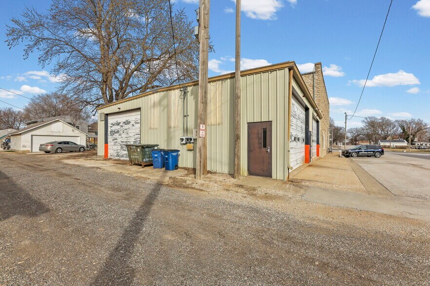 More Photos Of 403 Maple St, Overbrook Industrial For Sale