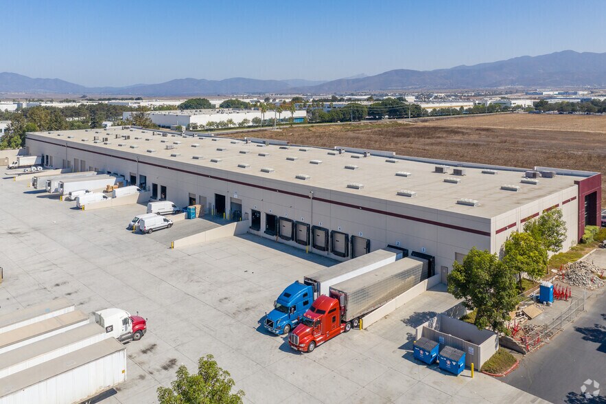 More Photos Of 7577 Airway Rd, San Diego Warehouse For Sale