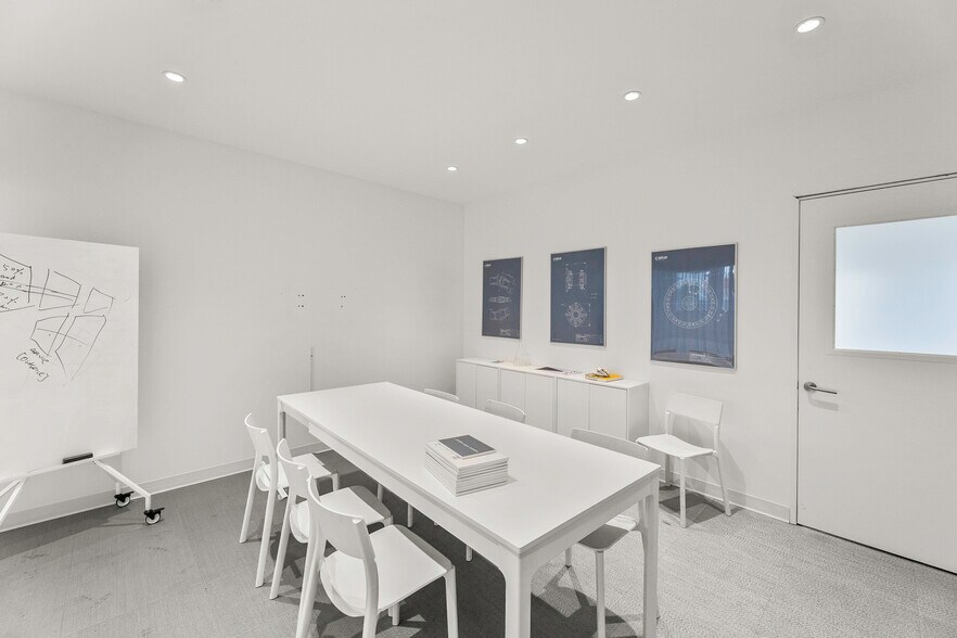 More Photos Of 4110-4112 Lincoln Blvd, Marina Del Rey Showroom For Lease
