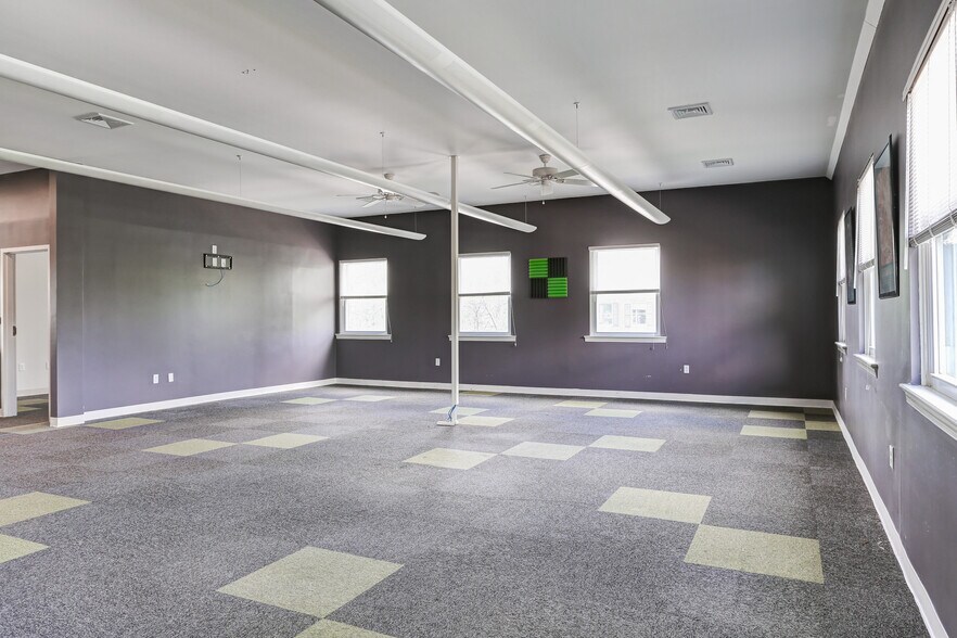 More Photos Of 704 Lisburn Rd, Camp Hill Office For Lease