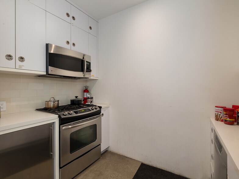 More Photos Of 208 Main St, El Segundo Loft Creative Space For Sale