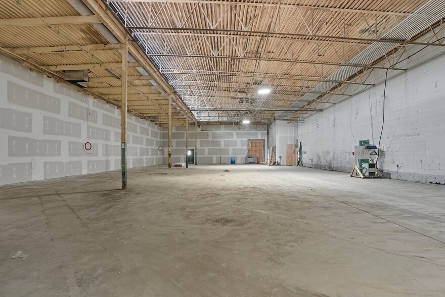 More Photos Of 324 24th St W, Saskatoon Office For Sale