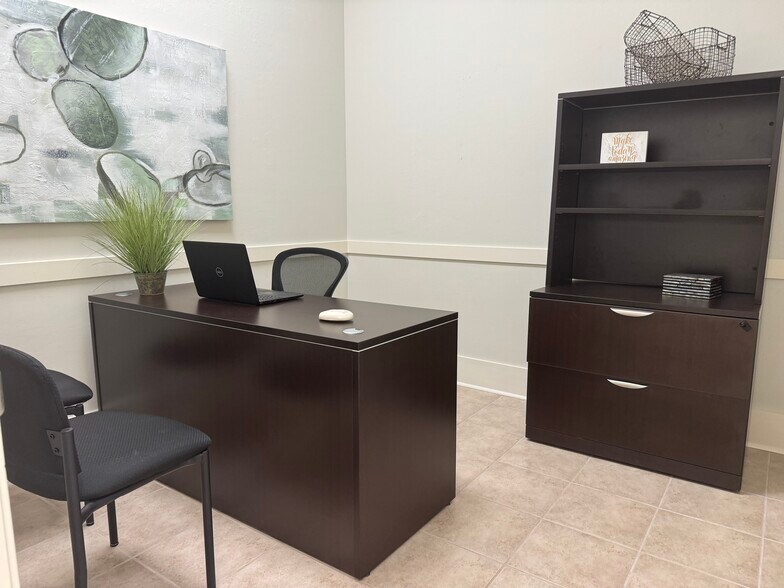 More Photos Of 18070 S Tamiami Trl, Fort Myers Coworking Space