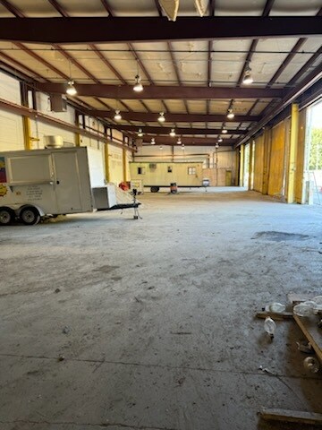 More Photos Of 40 High Bridge Rd, Sandy Hook Warehouse For Lease