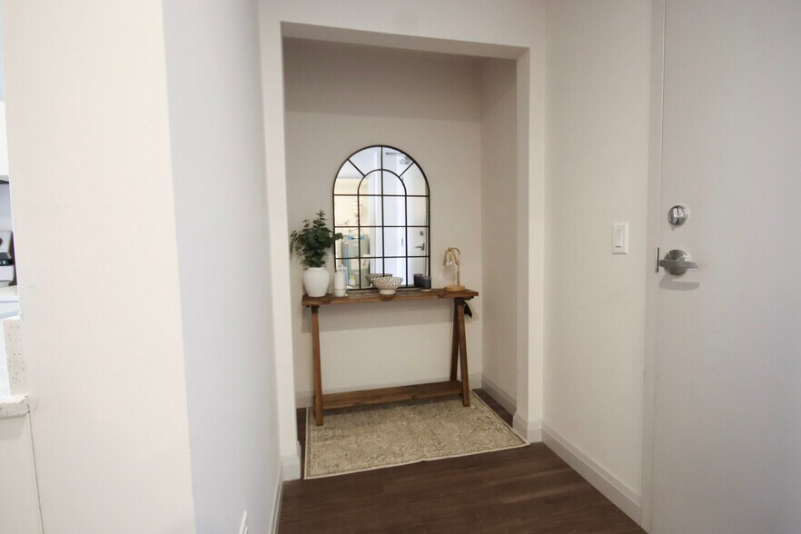 More Photos Of 16 Queen St W, Cambridge Apartments For Lease