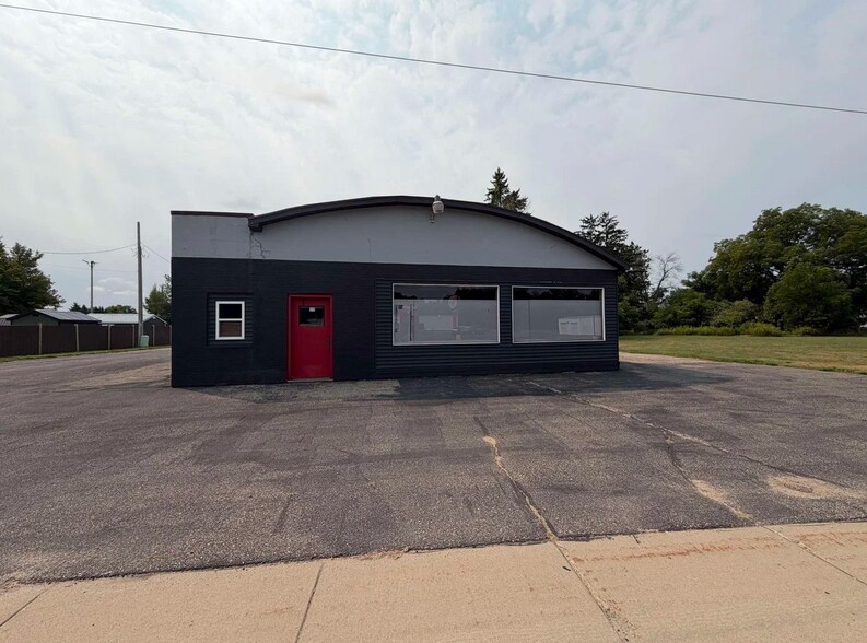 Primary Photo Of 2231 W Grand Ave, Wisconsin Rapids Auto Repair For Sale