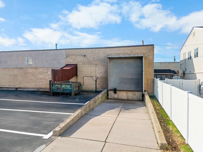 More Photos Of 3949 Austin Blvd, Island Park Warehouse For Sale