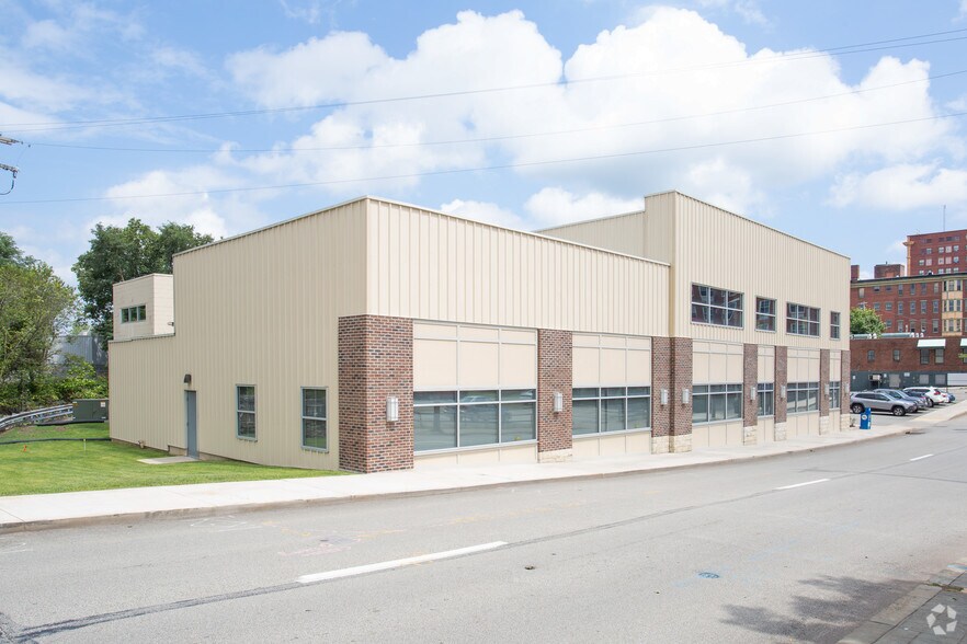 More Photos Of 142 W Main St, Uniontown Office For Lease