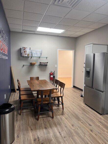 More Photos Of 227-229 Arnold Mill Rd, Woodstock Light Distribution For Lease