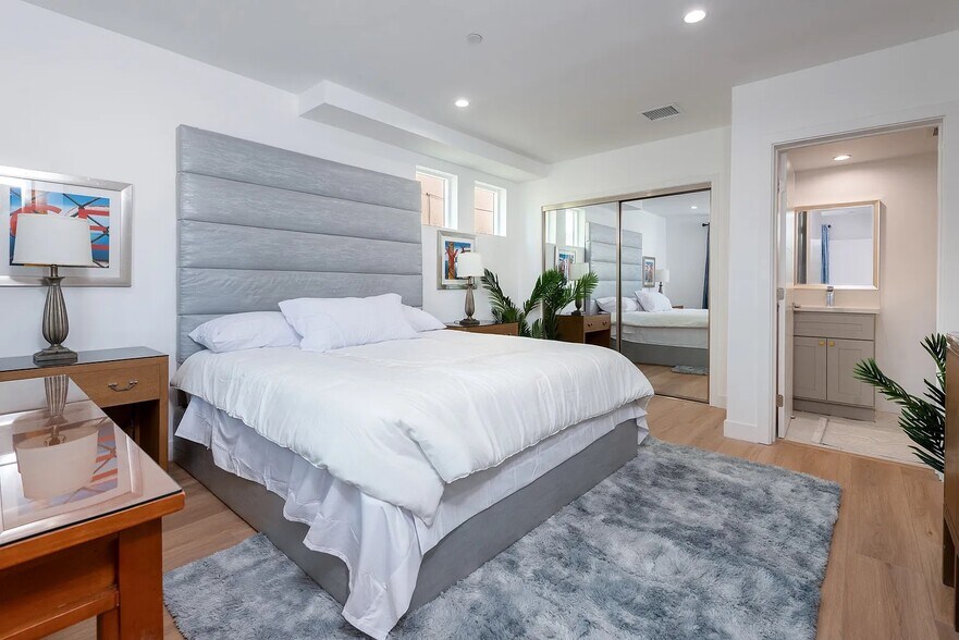More Photos Of 1151 S Ardmore Ave, Los Angeles Apartments For Sale