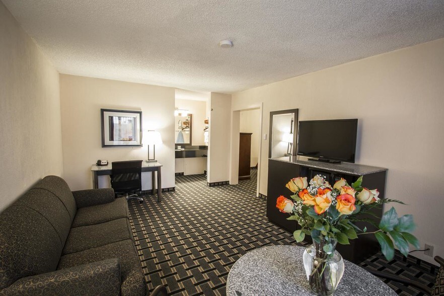 More Photos Of 6525 Us Highway 27 N, Sebring Hotel For Sale