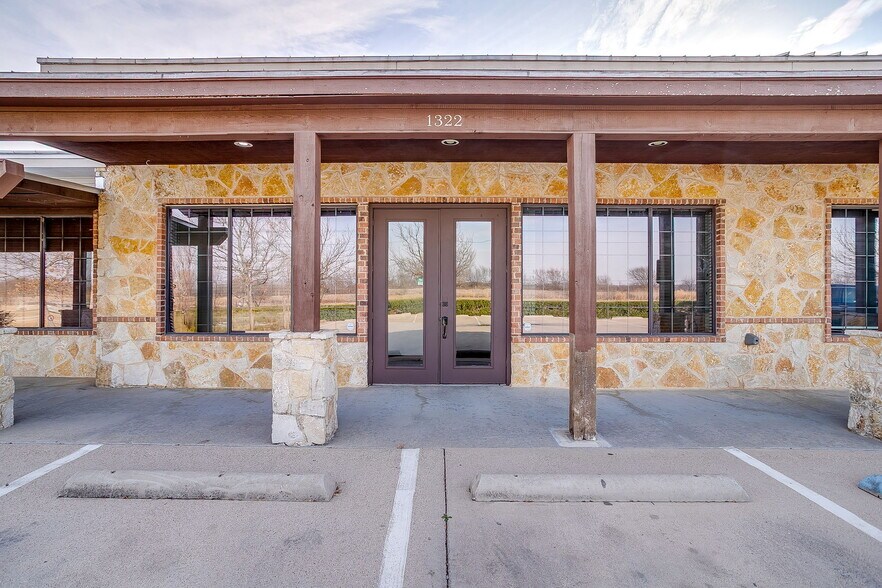 More Photos Of 1318-1324 NW John Jones Dr, Burleson Office For Lease