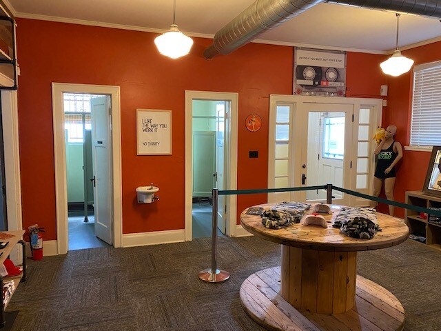 More Photos Of 3860 N Palmer St, Milwaukee Flex For Sale