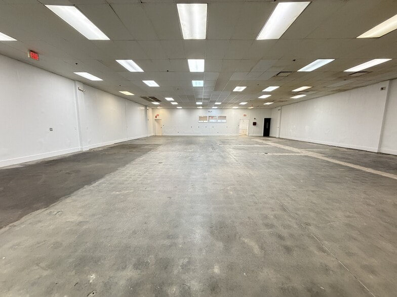 More Photos Of 4 Pin Oak Dr, Branford Research And Development For Lease
