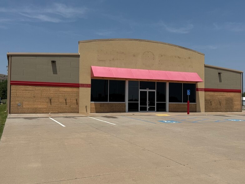 More Photos Of 215 E 1st St, Granite Freestanding For Sale