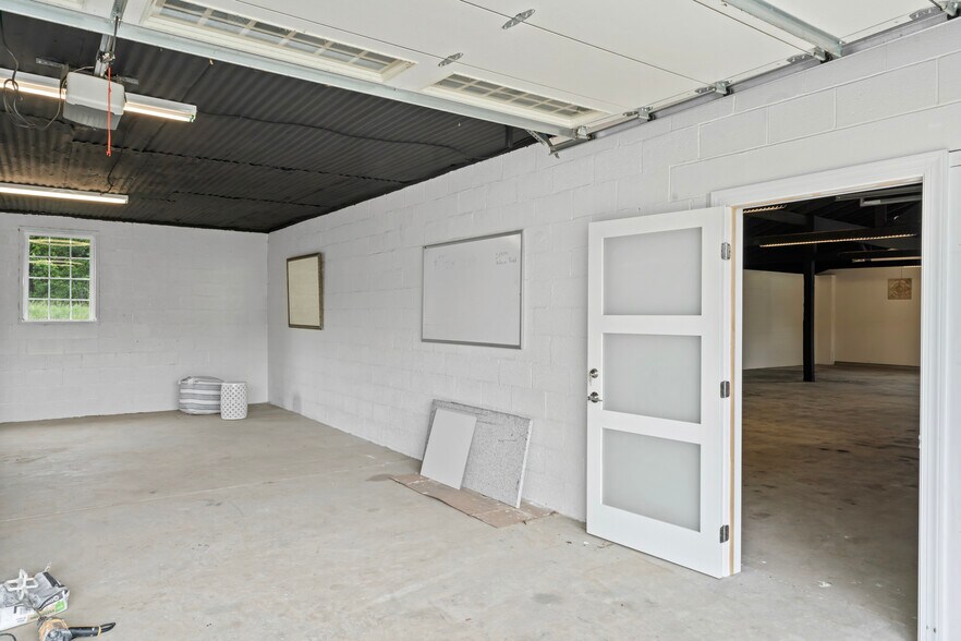 More Photos Of 20704 Ashburn Rd, Ashburn Unknown For Lease