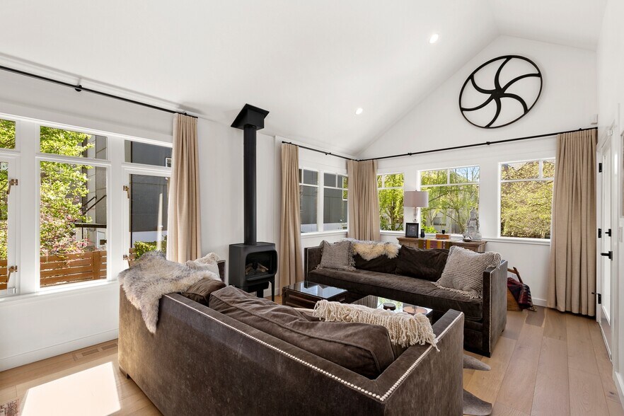 More Photos Of 5932 California Ave SW, Seattle Office Residential For Sale