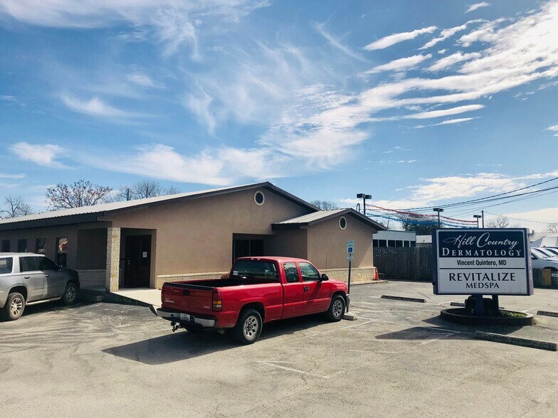 More Photos Of 493 S Seguin Ave, New Braunfels Medical For Lease