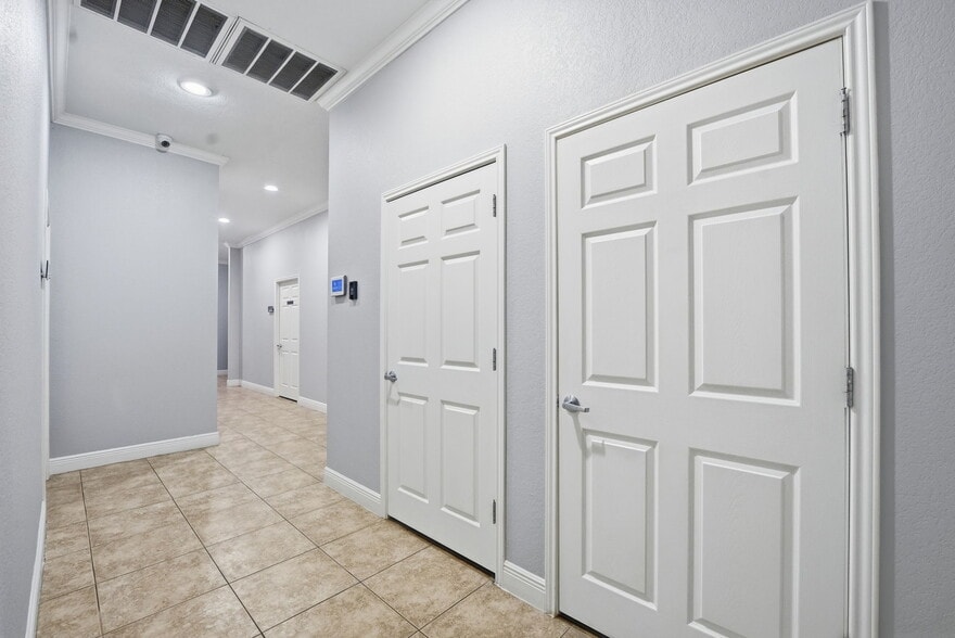 More Photos Of 15303 Huebner Rd, San Antonio Medical For Sale