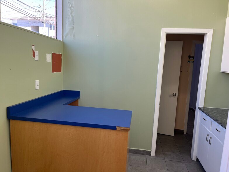 More Photos Of 5601 Mission St, San Francisco Veterinarian Kennel For Sale