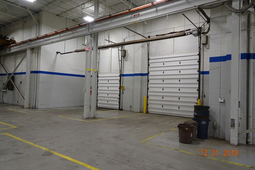 More Photos Of 25850 First St, Westlake Warehouse For Lease