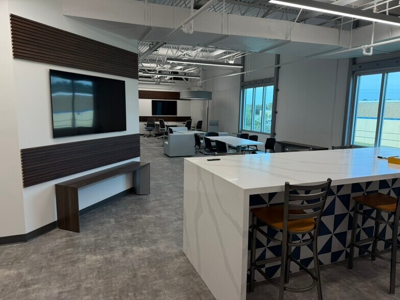 More Photos Of 511 N John Rodes Blvd, Melbourne Office For Lease