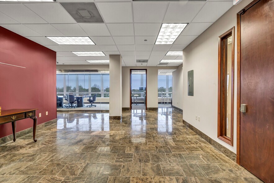 More Photos Of 205 E University Ave, Georgetown Office For Sale