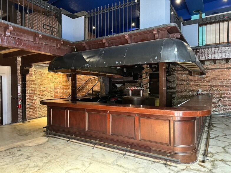 More Photos Of 1525 4th St, Sarasota Restaurant For Lease