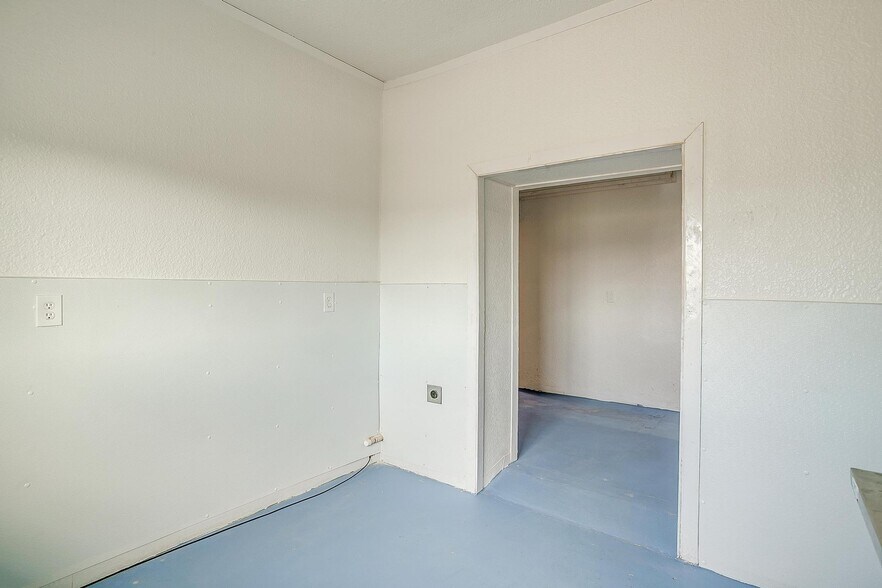 More Photos Of 4920 Tin Top Rd, Weatherford Office For Sale