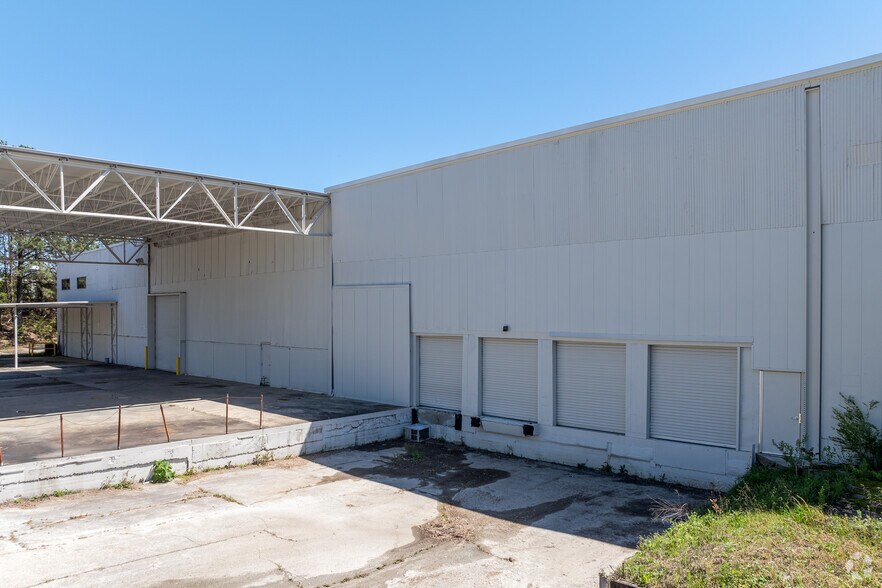 More Photos Of 2101 Randall Rd, Lithonia Warehouse For Lease