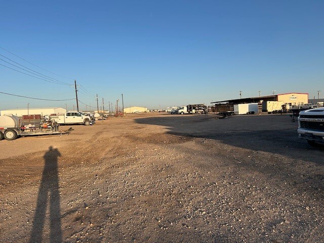 More Photos Of 2307 Stafford Blvd, Pecos Industrial For Lease