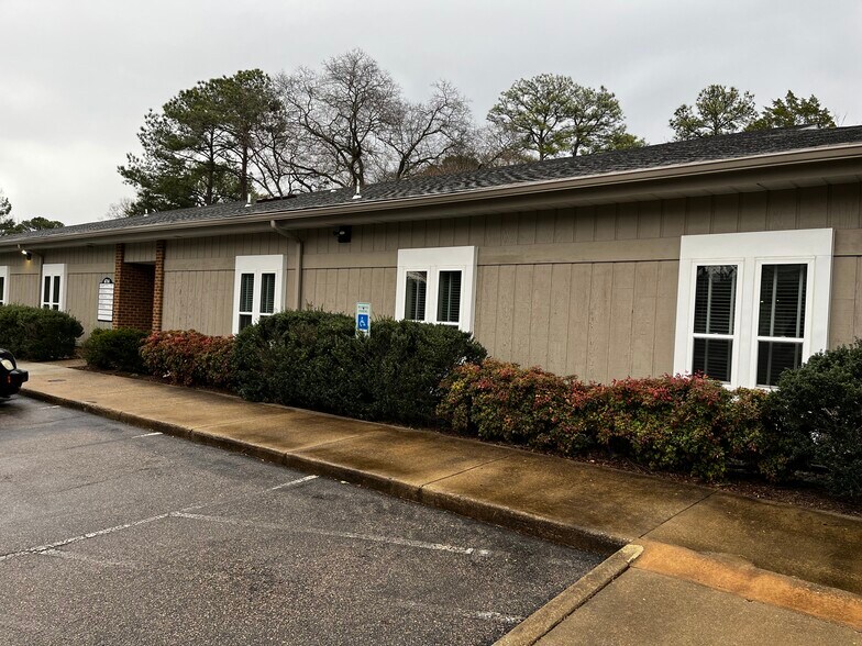 More Photos Of 6714 Patterson Ave, Richmond Office For Lease