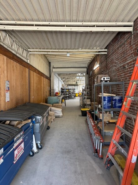 More Photos Of 450 S Raymond Ave, Pasadena Warehouse For Sale