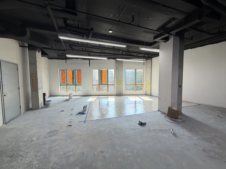 More Photos Of 411 Meeker Ave, Brooklyn Apartments For Lease