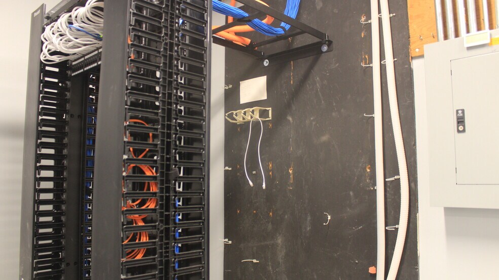 More Photos Of 1 Independent Dr, Jacksonville Office For Lease