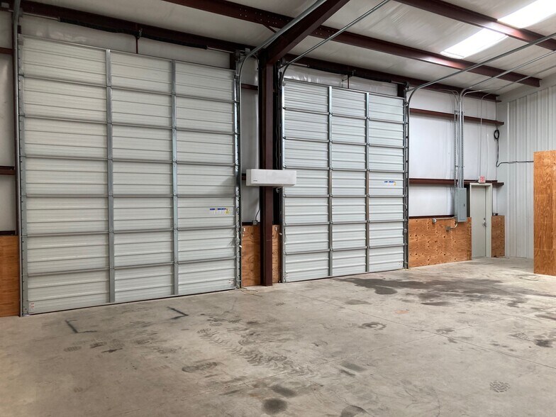 More Photos Of 1919 Golden Heights Rd, Fort Worth Unknown For Lease