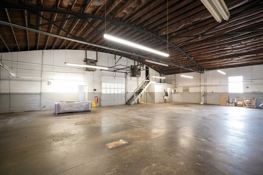 More Photos Of 417 S Mill St, Lexington Auto Repair For Sale