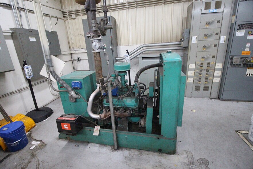 More Photos Of 2051 Riverfork Dr, Huntington Manufacturing For Sale